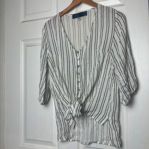 Francesca’s tie front top